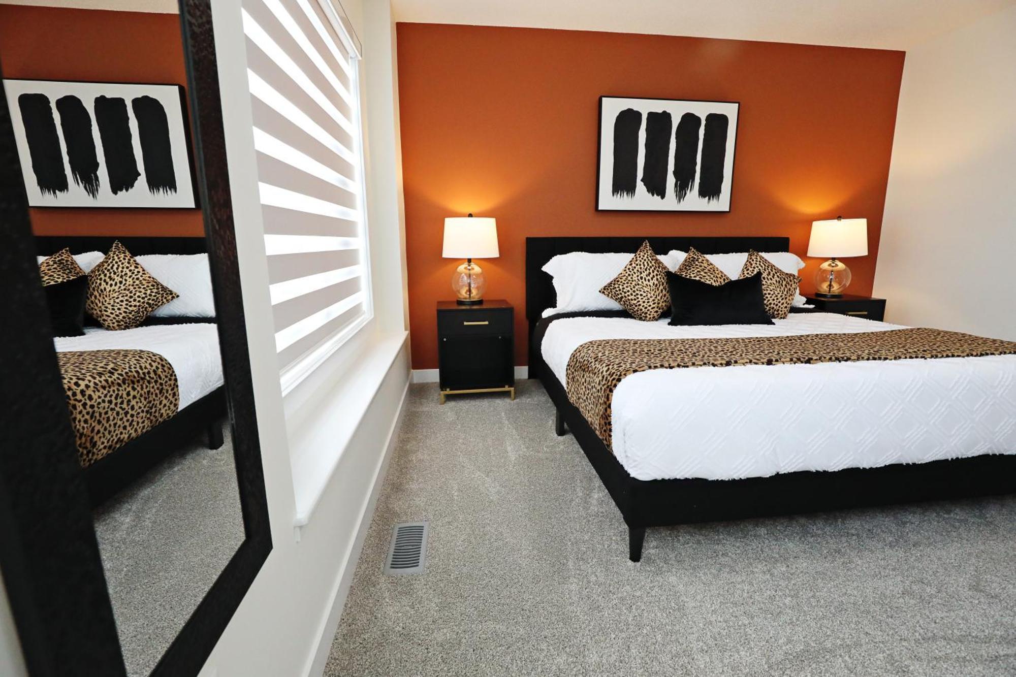 Elegant Retreat With King Beds,golf,disney,near Wem Holiday home Edmonton