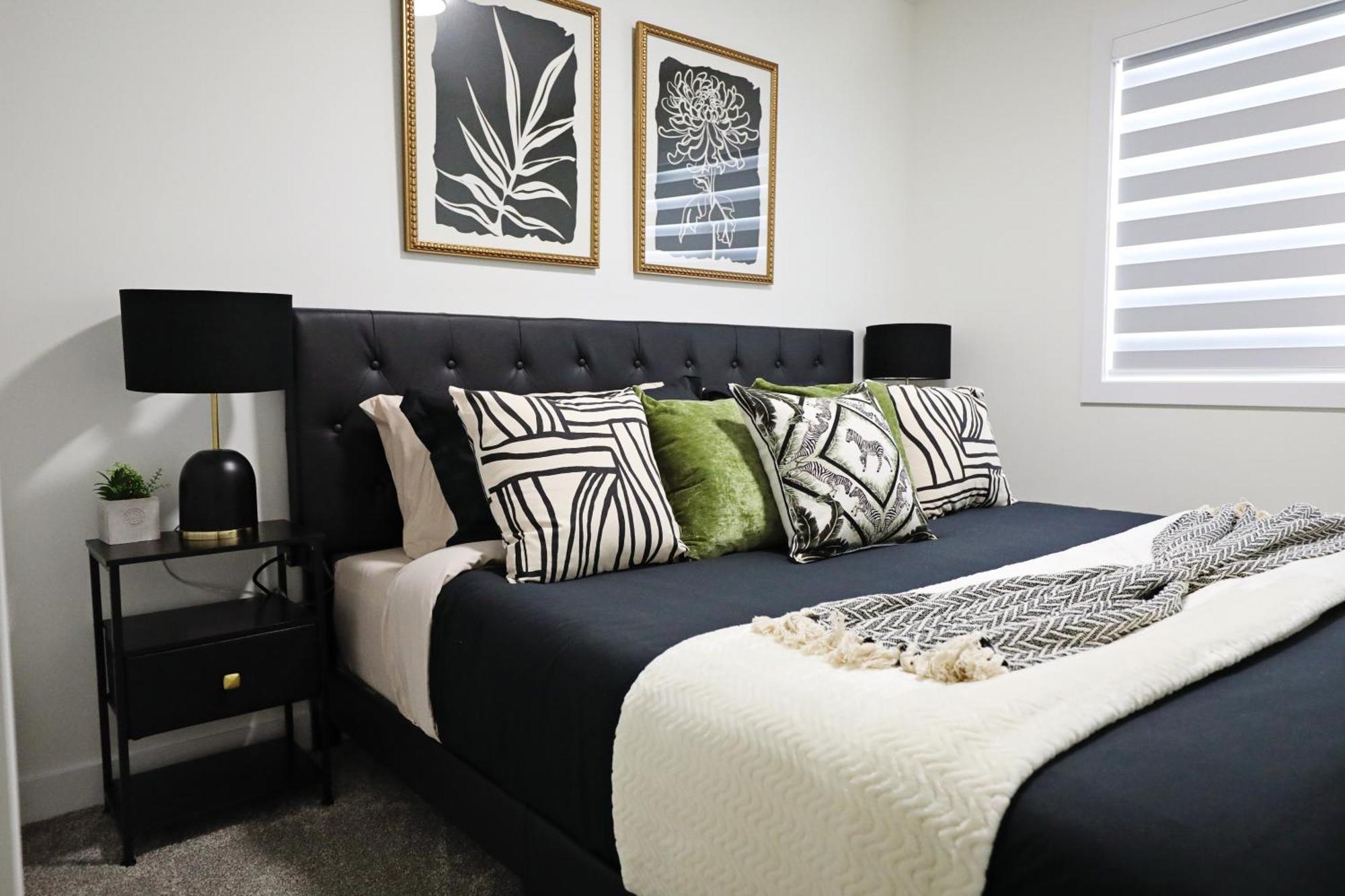 Elegant Retreat With King Beds,golf,disney,near Wem Holiday home Edmonton
